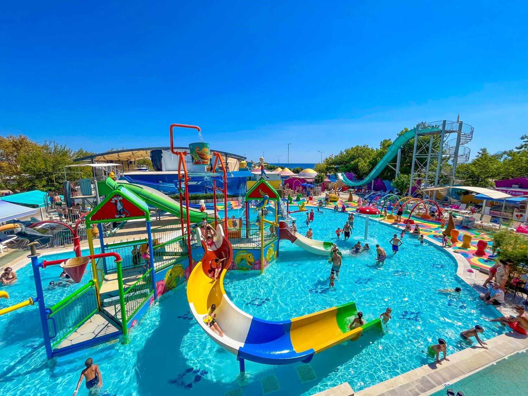 Daima Biz - Dolusu Aquapark Access Kemer